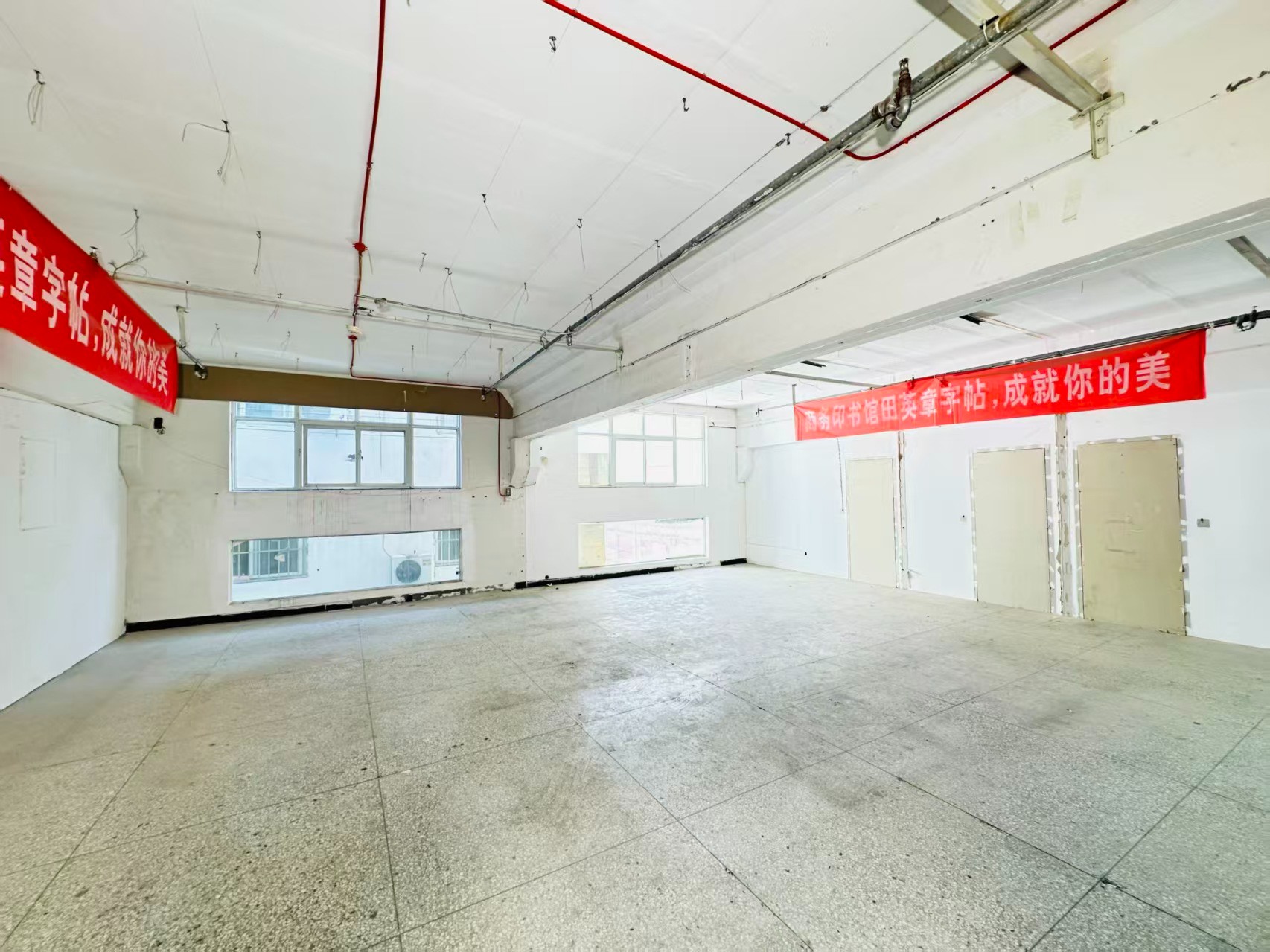 福通智能制造产业园重点吸引人工智能应用、数字经济、电商直播、智能制造服务、软件开发、科技创新企业及创业团队入驻